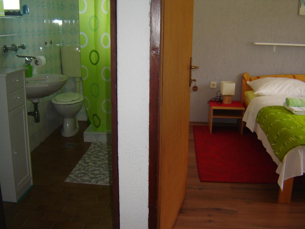 Rooms Danica Donji Babin Potok Rum bild